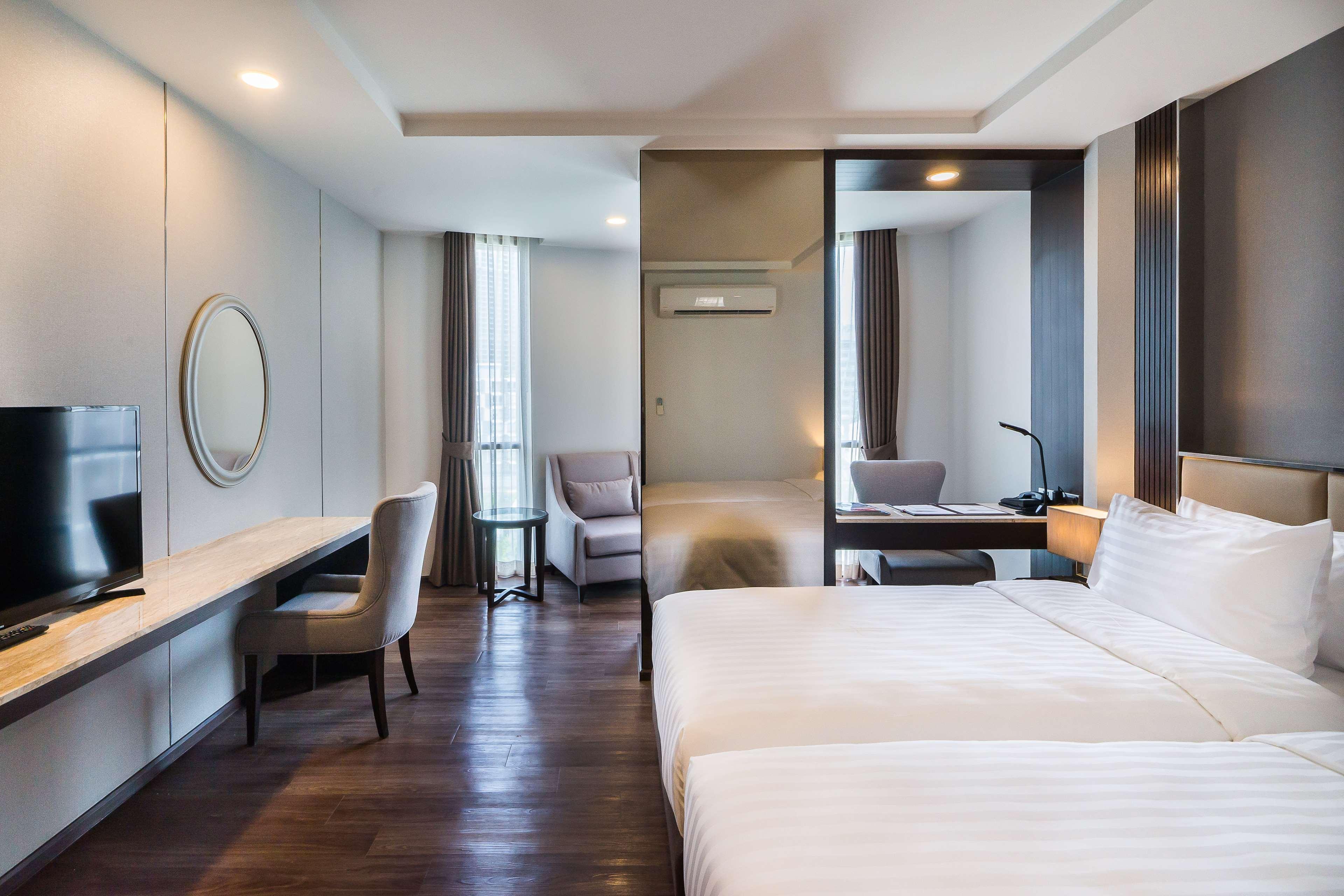 Surestay Plus By Best Western Sukhumvit 2 Bangkok Exterior photo